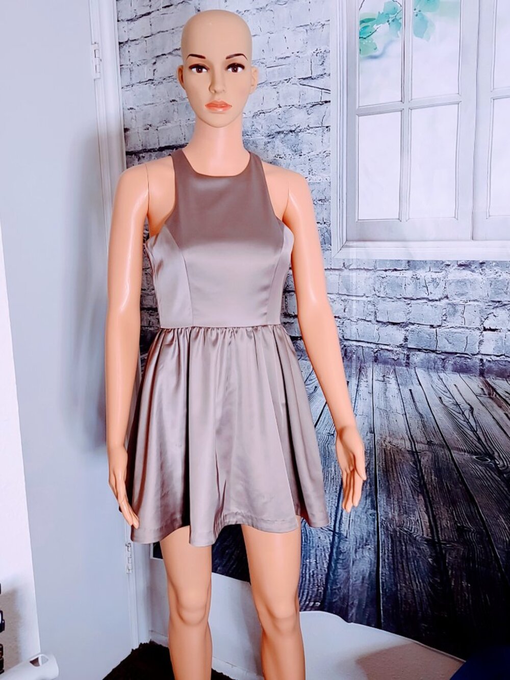 BETHANY MOTA TAUPE SATIN PARTY PROM DRESS WOMENS SIZE XS (SNAG BACK SHOULDER)
